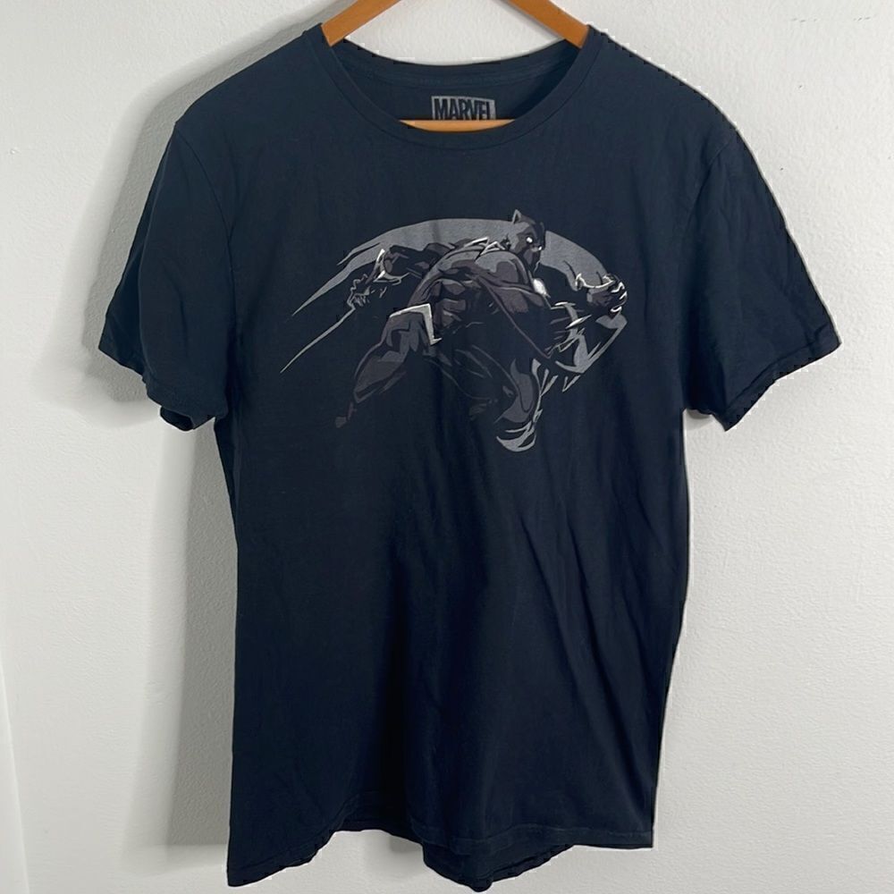 Marvel Black Panther short sleeve T-shirt.  Size Large.
